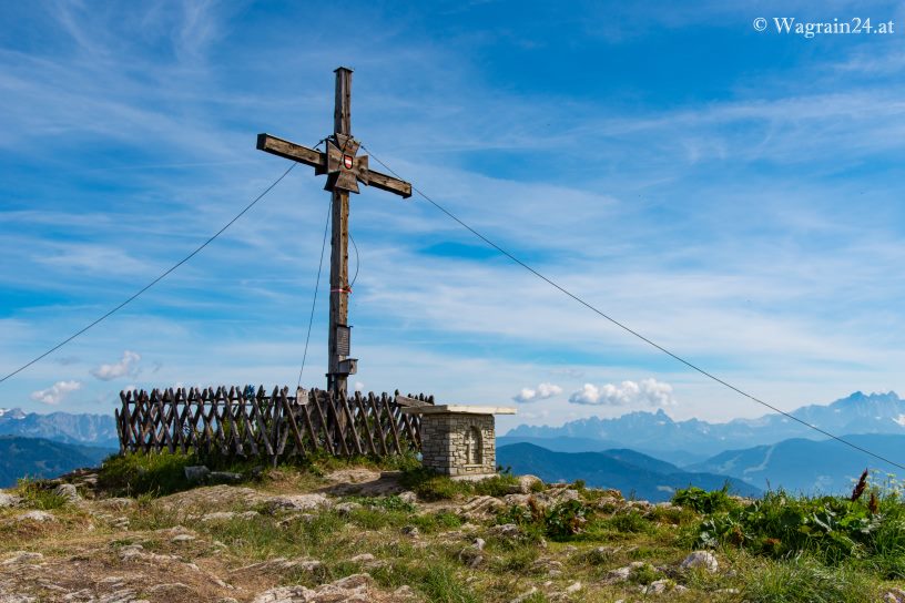 Der Gipfel mit Kreuz am Sonntagskogel
